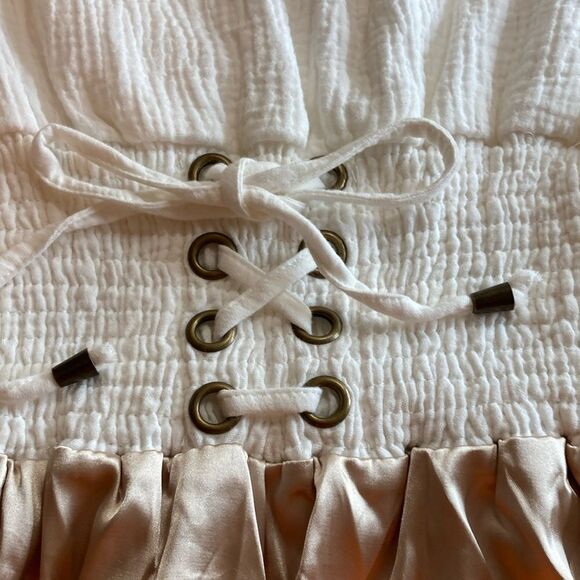 NWT HOUSE OF WALLACE L Gauzy Lace up white/purple Satin Ruffle Bottom Romper - Picture 5 of 11